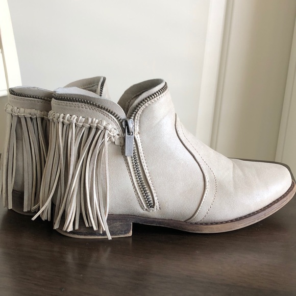 Dollhouse Shoes - Grey fringe booties
